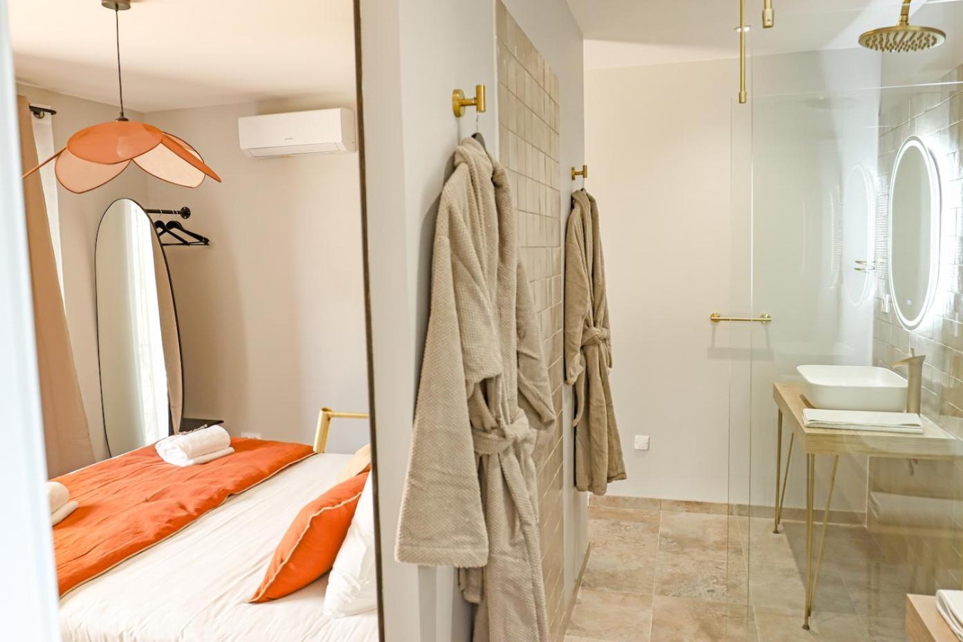 Les Gites De Laure - L'Eden Romantique, Chambres Hotes, Spa Prive, Couloir De Nage, Adults Only Malves-en-Minervois ภายนอก รูปภาพ